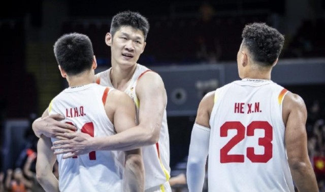 杨鸣：锋线群整体发挥取胜，这是中国男篮近年来少有的案例