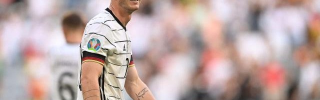 开云体育-60分钟变身“戈神斯”！勒夫赌对了这件真蓝黑大杀器