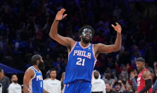 体育视频直播-联盟没那么软！恩比德诠释硬汉文化重现