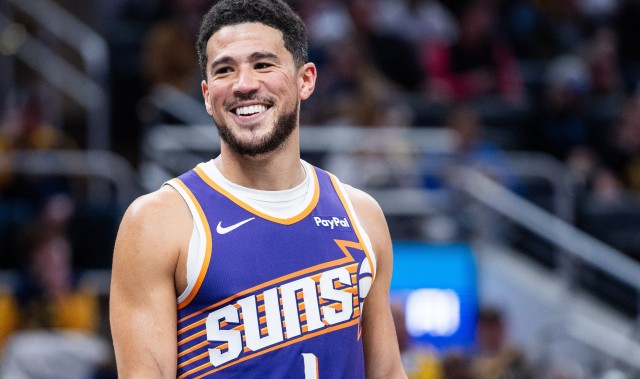 恭喜！布克生涯35+场数达112场 超越恩比德&amp;浓眉升至历史第25