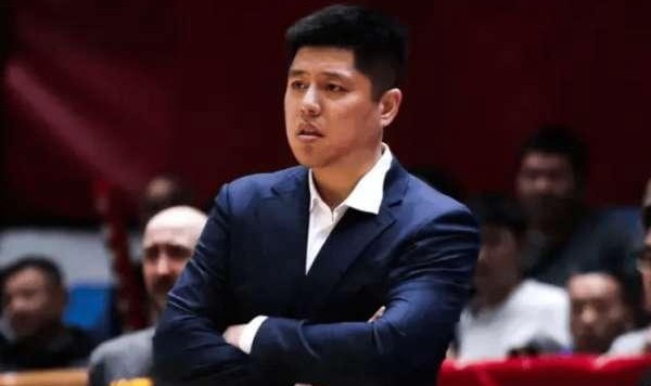 体育视频直播-唉！20场比赛15场0分，场均1分却经常首发，网友：他到底啥来头？