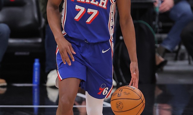 开云体育-13分6板7助5断&amp;20岁162天！埃奇库姆成76人队史最年轻4×5球员
